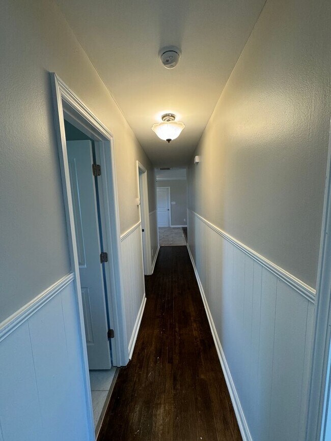 Building Photo - Charming 3-Bedroom Home in Nicholasville, 2 Car Garage! Fenced in Backyard!