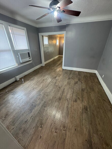Building Photo - 11346 Belleterre Ave