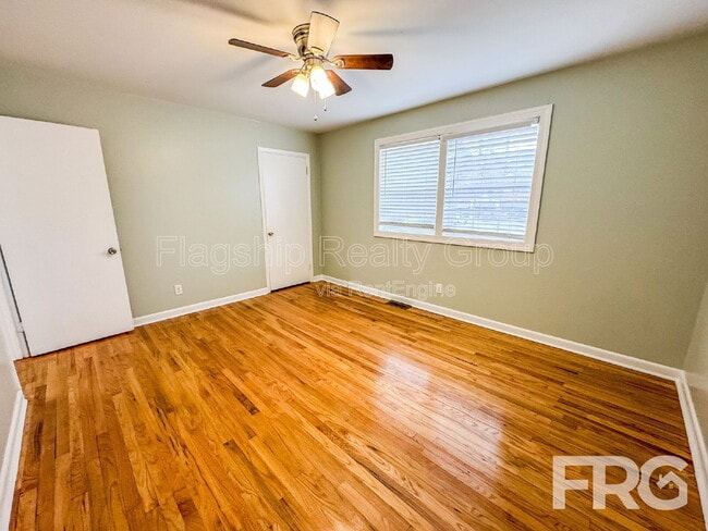 Building Photo - 111 W 15th St