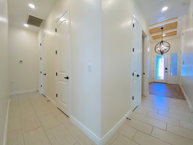 Building Photo - East El Paso 4 bed/ 2.5 Bath Refrig A/C