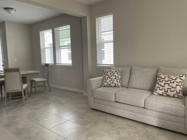 Building Photo - 166 Modesto Dr