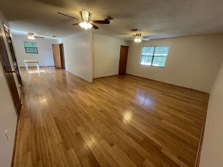 Building Photo - 3881 Strawberry Plains Rd