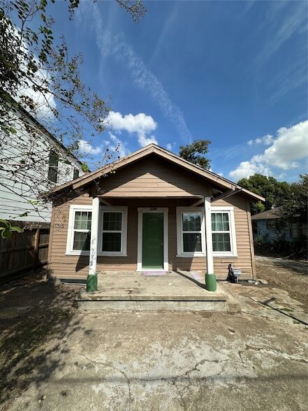 Building Photo - 1125 E 27th St