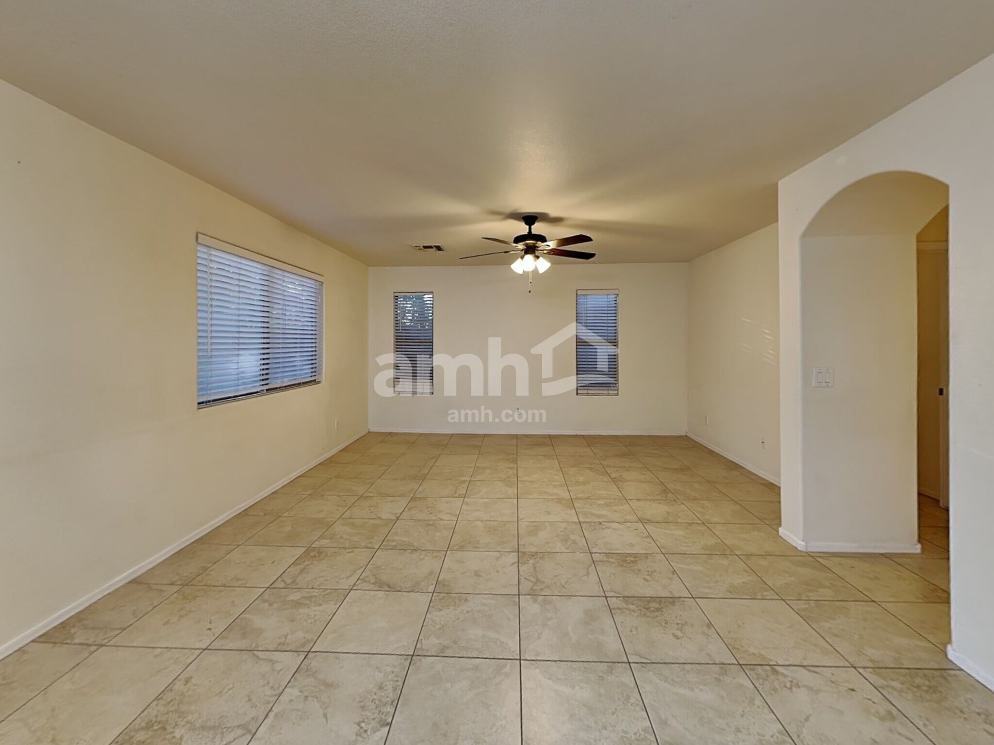 Building Photo - 9325 E Oro Ave