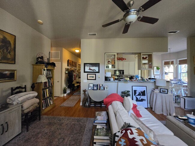 Building Photo - Beautiful 3 Bedroom/2 Bath home in Madera