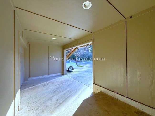 Building Photo - Modern Open Concept 3 Bedroom Home with Balcony and Attached Garage