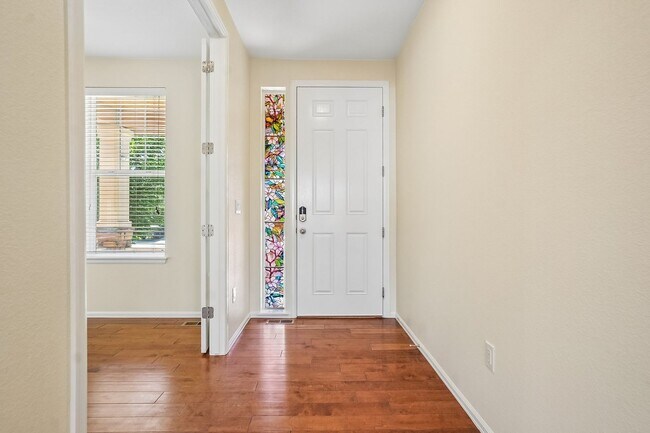 Building Photo - Luxurious Living: 2,367 Sq Ft Home with 4 Baths in Prime Location