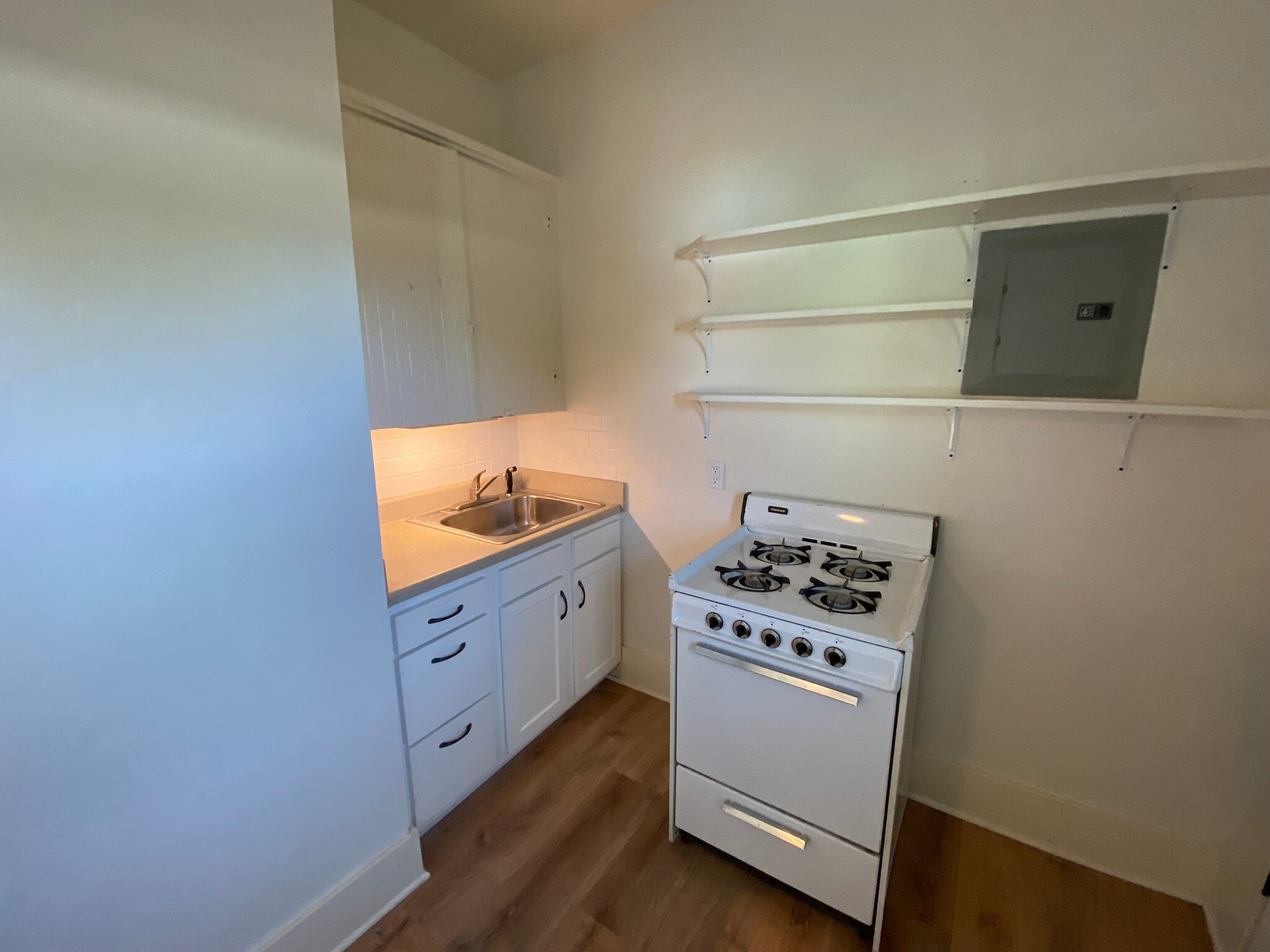 Kitchen - 209 N Tyndall Ave