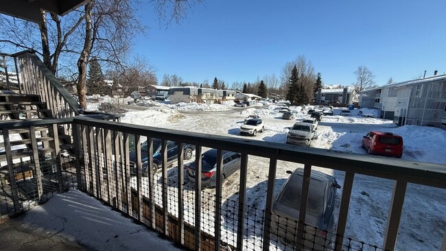 Building Photo - A quaint (2) Bed, (1) Bath unit with mountain views!