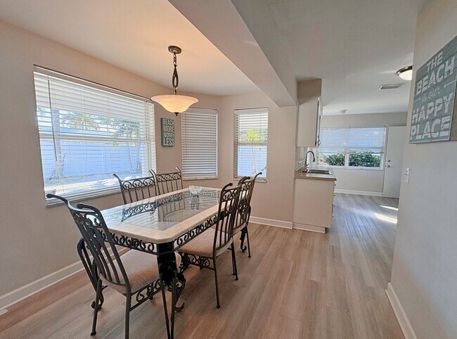 Building Photo - Spacious 3BR Home with Garage, Fenced Yard & Covered Patio in Seminole