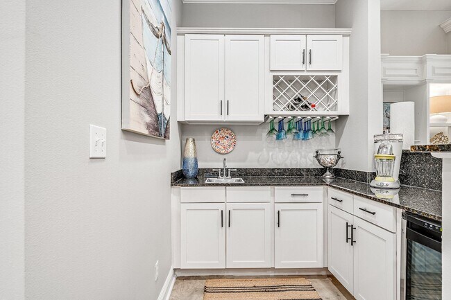 Building Photo - 51 Rue Caribe