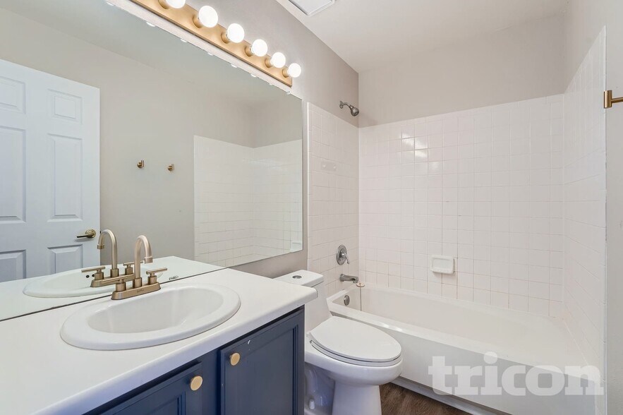 Building Photo - 16347 Stone Ledge Dr