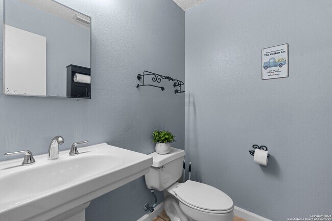 Building Photo - Well-Maintained 3-Bedroom Home – Ideal for Students & Professionals!