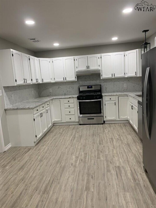 Building Photo - 4111 Stearns Ave