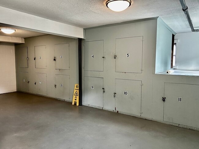 Building Photo - B2 Colonial Dr