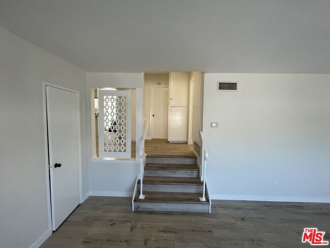 Building Photo - 525 S Osage Ave