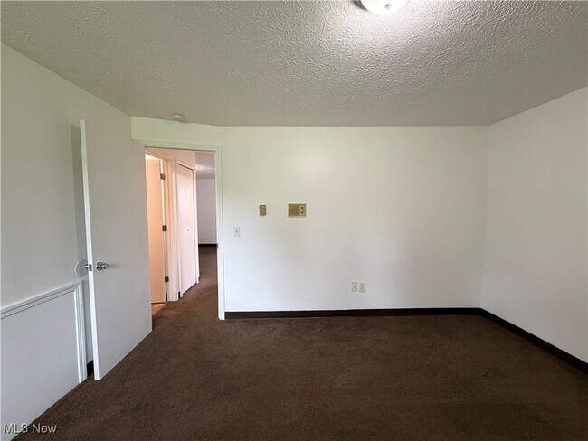 Building Photo - 4107 Orchard Dale Dr NW