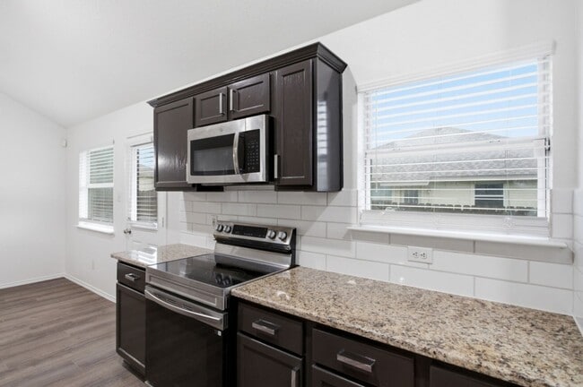 Building Photo - Beautiful 3BD Home on Corner Lot with Fenced Yard & 2-Car Garage in Sonterra