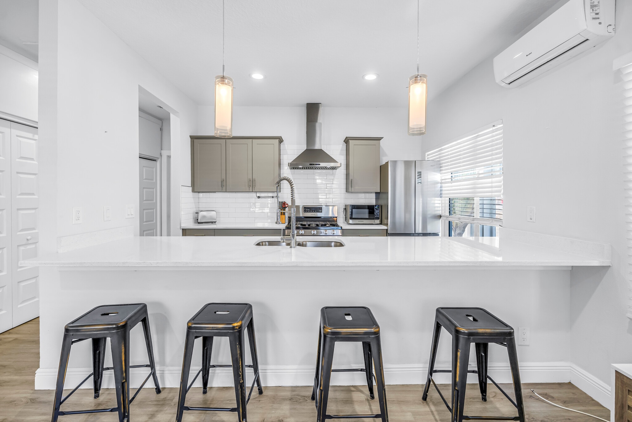 Building Photo - 486 9th Ave N