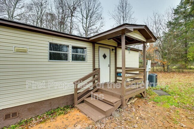 Building Photo - 128 Summerglen Dr.