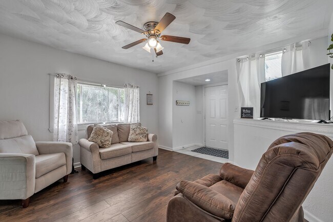 Entrance Living Room - 3333 Frances Ave