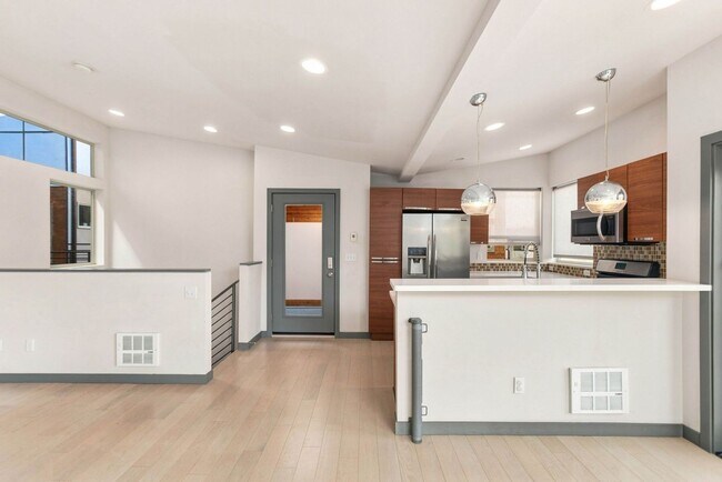Building Photo - 1540 Sturgus Ave S