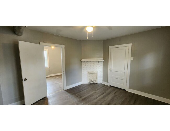 Building Photo - Alice St Triplex