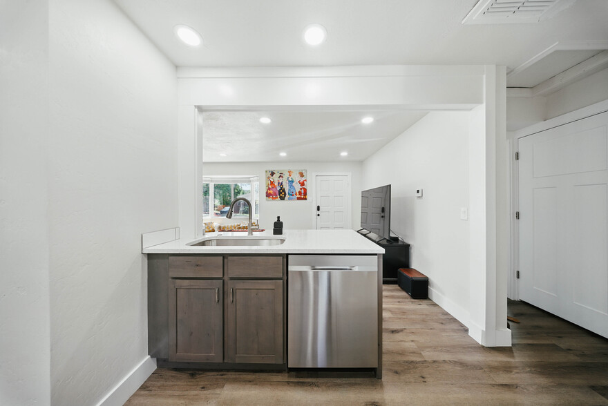 APT A - 259 E Herbert Ave