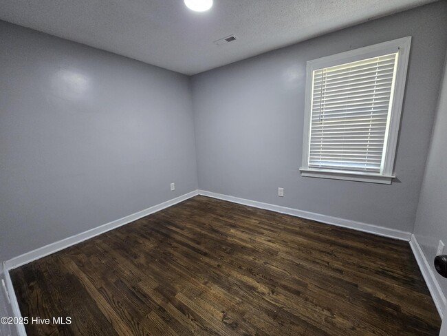 Building Photo - 5968 Acorn Rd