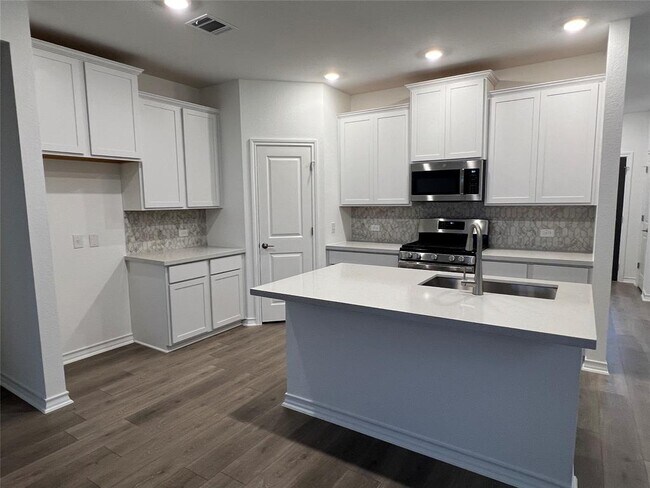 Building Photo - 497 Papaya Dr