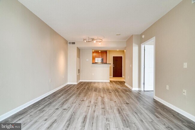Building Photo - 851 N Glebe Rd