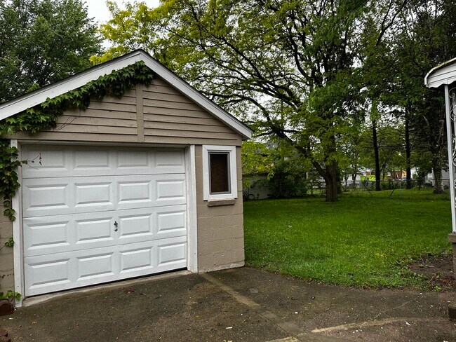 Building Photo - 7080 Highview St