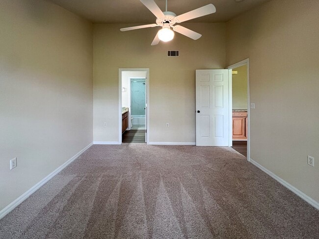 Building Photo - Beautiful 3 Bedroom Condo in the Links wit...
