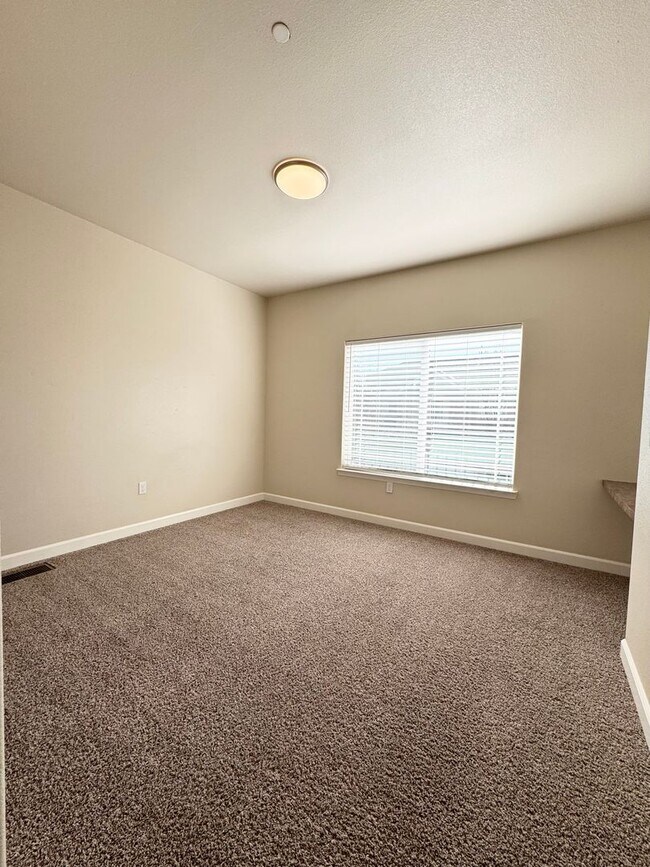Building Photo - 1437 Wyla Walk