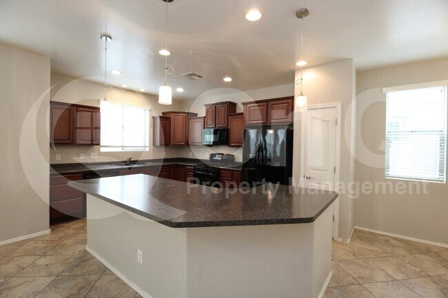 Building Photo - 3221 E Virgil Dr