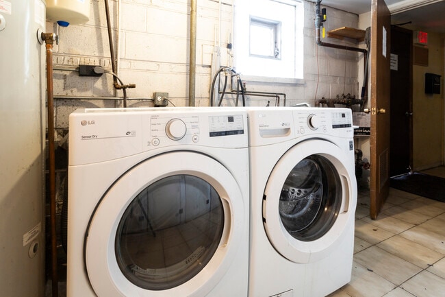 Building Photo - 2440 River Rd