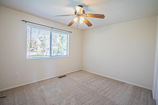 Building Photo - 11311 Campo Del Oso Ave NE