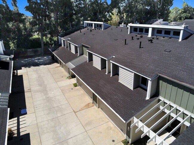 Building Photo - 18200 Andrea Cir S