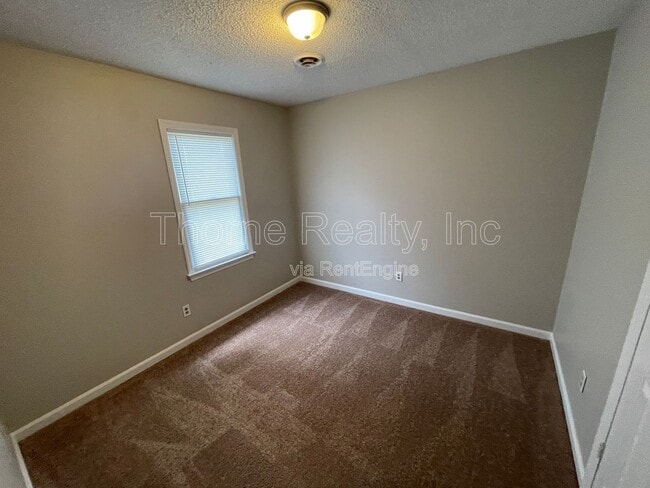 Building Photo - 406 E Northern Blvd