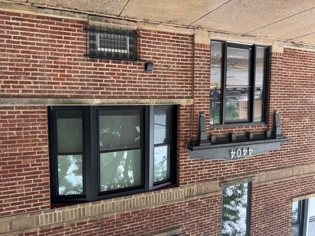 Primary Photo - 4404 N Melvina Ave