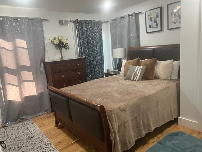 Building Photo - 89 N Munn Ave