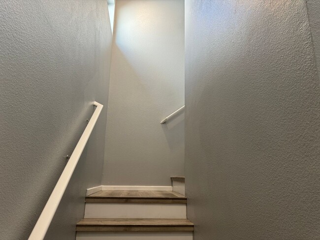 Building Photo - 4 bedroom 2.5 bathroom almost-new house in...