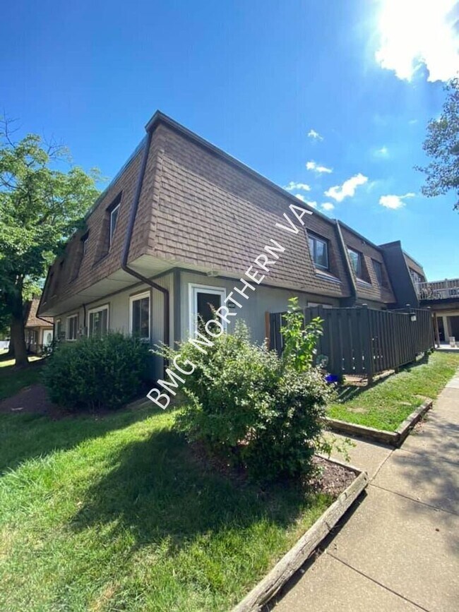 Building Photo - 3866 Manzanita Pl
