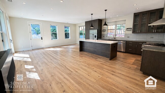 Building Photo - 3bd/2ba Retreat in the Heart of Sonoma Wine County - Modern Top Floor Duplex
