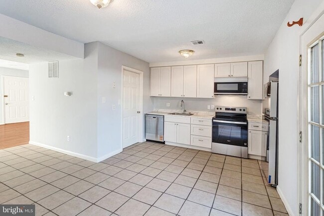 Building Photo - 14653 Endsley Turn