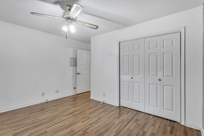 Building Photo - 816 Beazer Ln