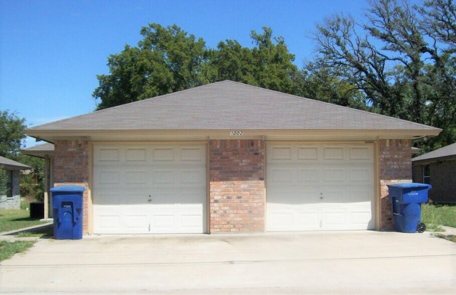 Primary Photo - 1002 W Avenue B