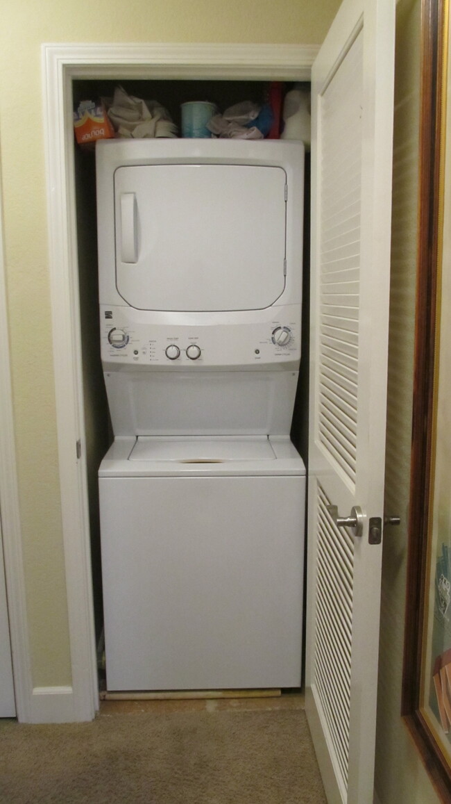 Washer & Dryer - 364 Eastridge Dr