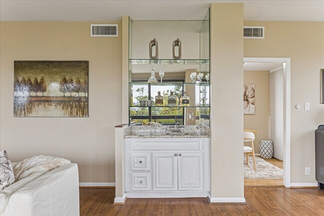 Building Photo - 49 Briar Hollow Ln