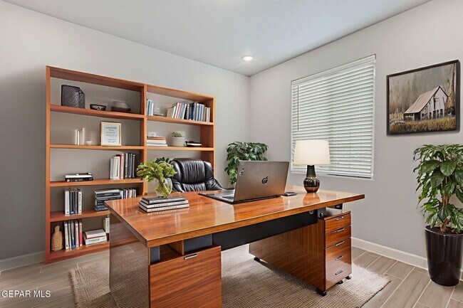 Building Photo - 824 Paseo Solar Dr